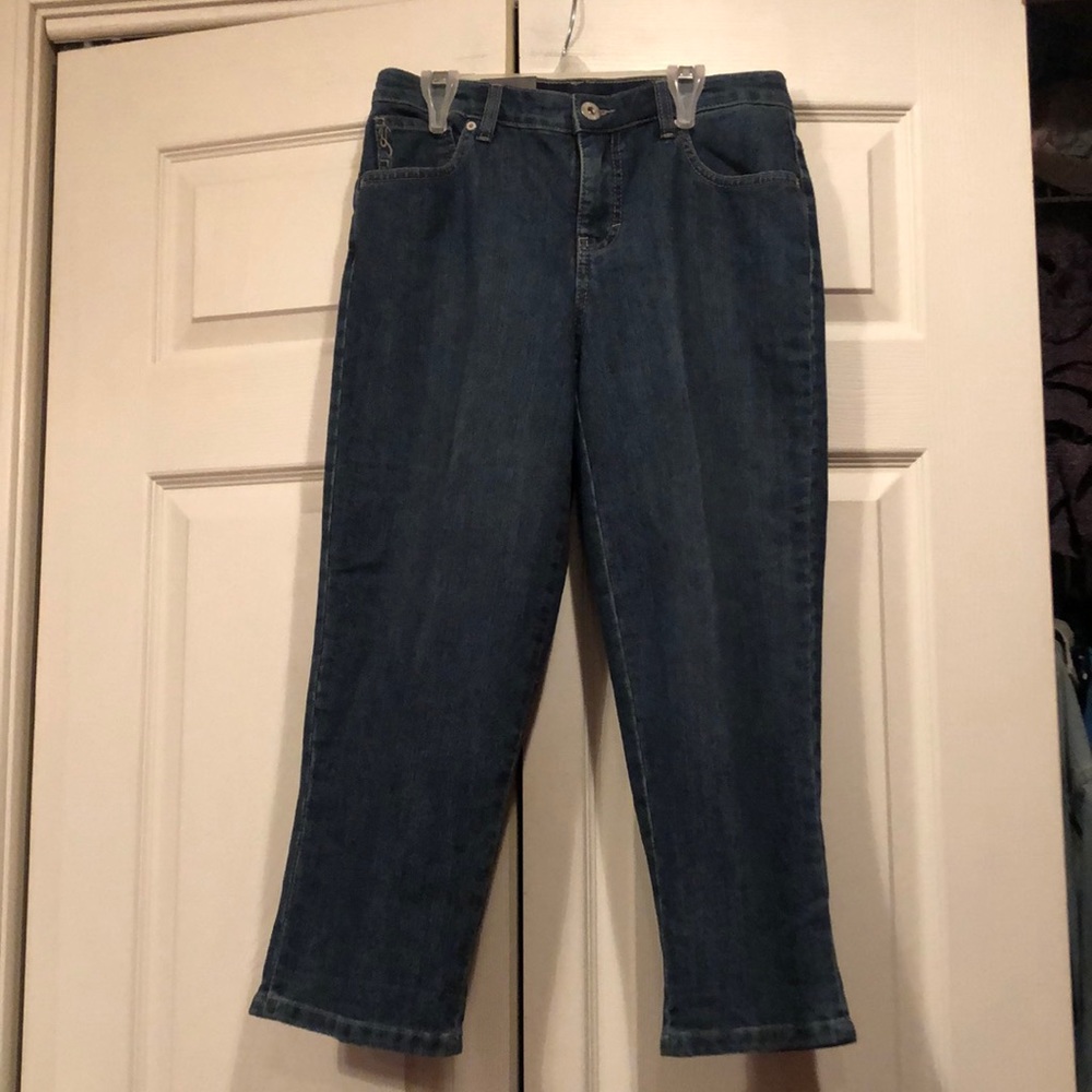 Style & Co Denim sz 4 Capri Tummy Control -Mid Rise